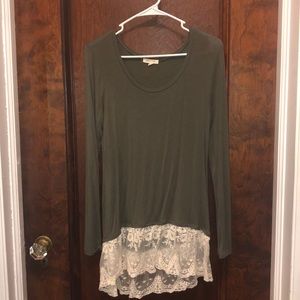 2 Paper + Tee tips with lace detail size small